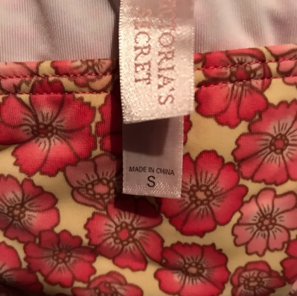 🧜♀️ Vintage Victoria's Secret Tropical Sequin Bikini! - Picture 5 of 5